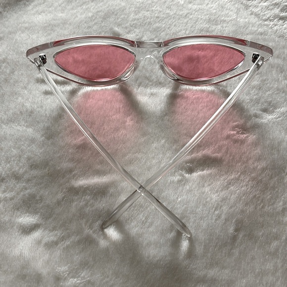 ♡︎ Transparent ♡︎ - Picture 2 of 2